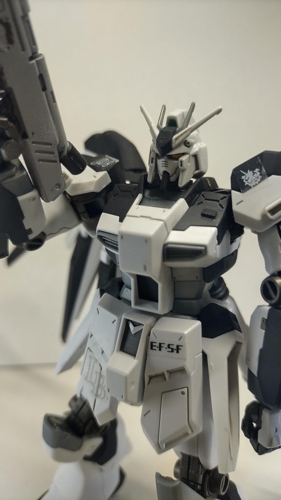 デカールはちゃんと切り抜かないとダメなんですね。四角い跡が目立つ笑