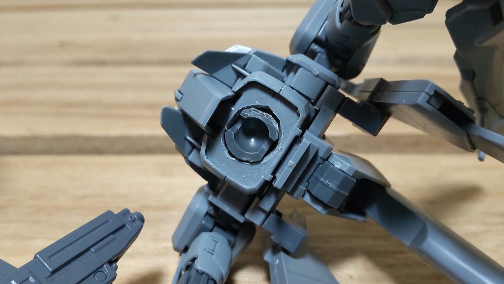 胴体接続部のポリキャップとボールデンアームアームズ（大）に交換しました。大きさがジャストフィットなので軸側は無改造です