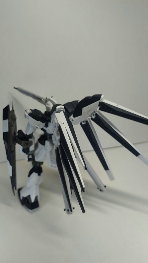 そして、あらぬ方向へ……。撮り終えた後にポロッと落ちました。