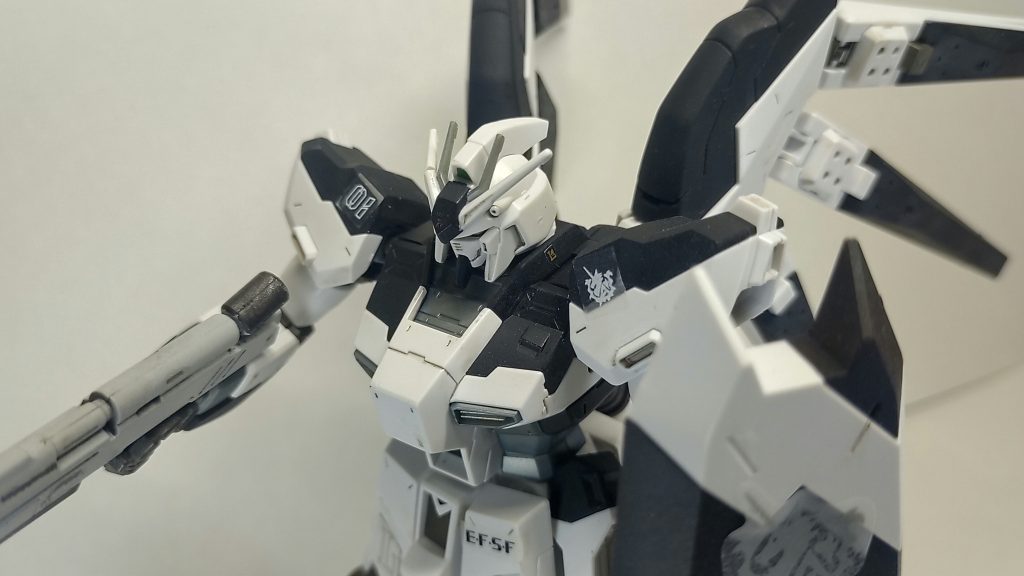 この辺でお気づきだと思いますが頭部は特にあんまりみないでください笑接着したのに……。