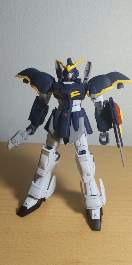 今回も成型色なのでスミ入れ、トップコートから。ウェザリングの幅が広がるっぽい(?)ので脚部は半光沢にしました。