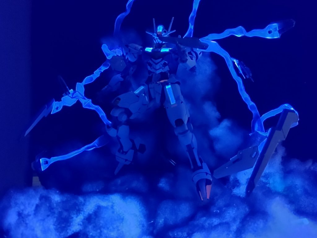 ブラックライトとLEDのみの発光。