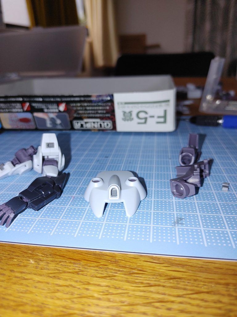 写真撮り忘れましたが、腹部ダクトは削り込みで別パーツ風にしました。