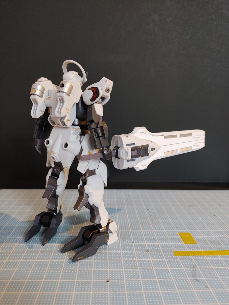 本当はシールのコピー+蛍光ペンでブラックライト発光させようとしましたが、ガーディアンのプラスチックシールの方が綺麗だったので諦めました。