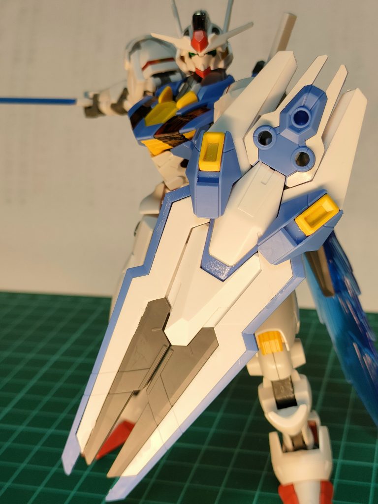 スミ入れ前に、ポーズを決めて遊んでいました。ガンビット分離可能なシールドです。見て頂いてありがとうございます。コメントなども気軽に残して頂ければうれしいです。