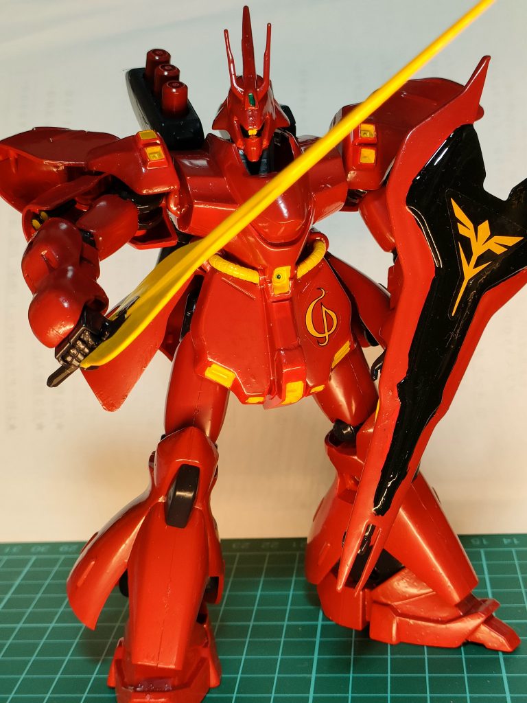 塗装前と比べると見違えましたね。やはり迫力が違います。ほぼ赤にまとめてしまってますが、ここからさらに胸周りや首回り、関節など、黒っぽい部分など塗装をしました。