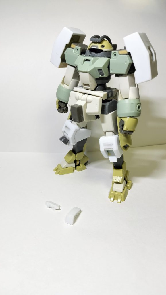 モノアイはここからもう少し加工して、頭の上下部で挟み込む形状にしてます。完成後も頭を開いて取り外し可能です。気が向いたらクリアパーツとかで複製してみたいです。以上です。【2023/08/06追記】プレバンですが、ついにデミギャリソンがキット化されましたね！バンザイ！ありがとうございました。