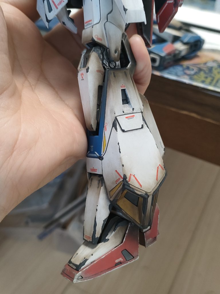 ジャーマングレーでチッピングしてみて、やり過ぎた！と、思っている画像です。ゼータがこんなにダメージ受けているイメージありませんW 