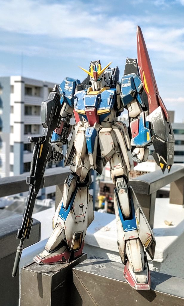 自宅の玄関前で撮影しました。室内に撮影環境が無いからです。自然光は良いですね！