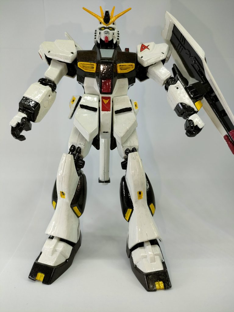 後日upしますが、後発のHGUCνガンダムよりはこちらのほうが、アニメのスタイルに忠実かと思います。よいプロポーションです。