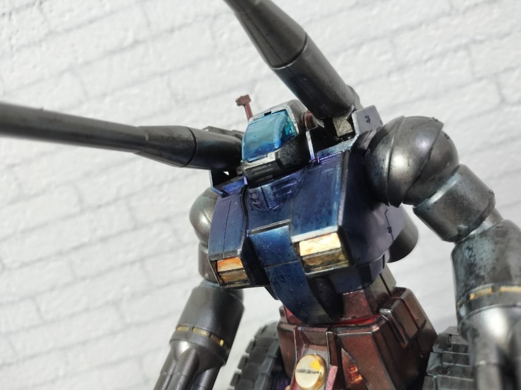 ガンダムマーカーエアブラシシステムでの塗装です、ガンダムメタリックの上からマッキーを吹いています