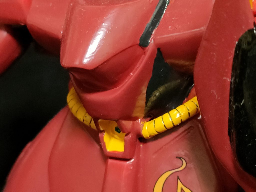 アップにすると粗いなー。マスキングテープも使わないめんどくさがりですから境目がブレていますね。むしろマスキングテープ使ったほうが楽にきれいに塗れると思いますが、面倒がって普通に塗っちゃうってやつです。自虐っぽいこと書いてますが、遠目ならわかんないぐらいきれい(なはず)ですからっ!