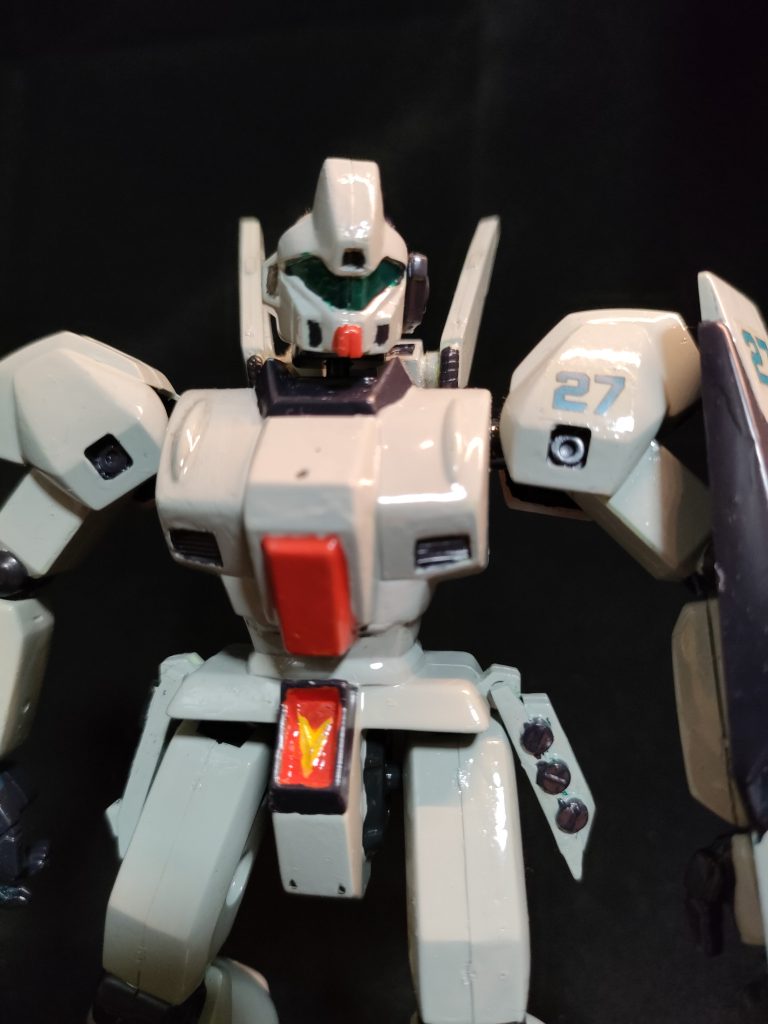 顔は好きなんだけど、量産型というか一般兵用だけあってボディの装甲が簡易すぎる。