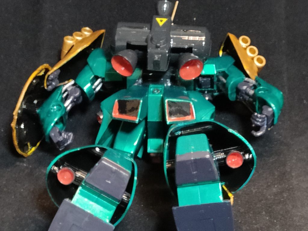 背面バーニア部は赤です。今まで黄色だったので変えたってだけですが。旧キットなので、細部はざっくりな感じです。