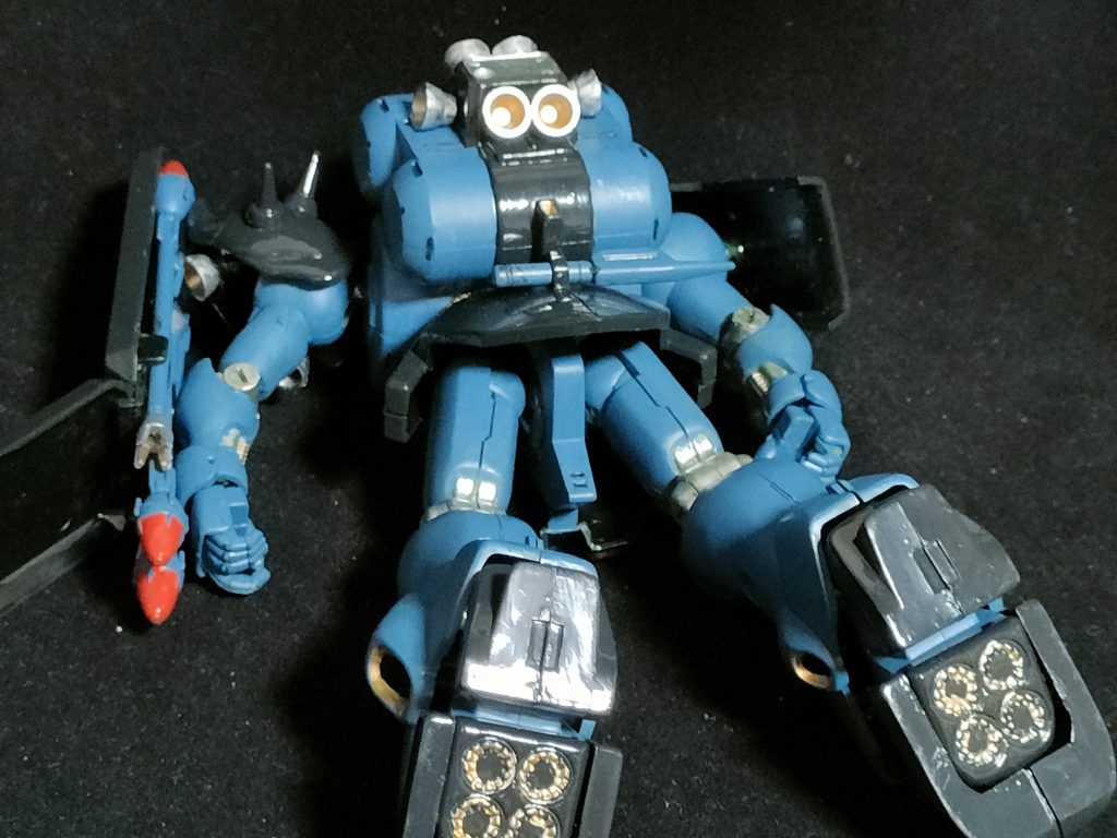 背面です。足裏部も噴射口っぽいところはキラキラで。