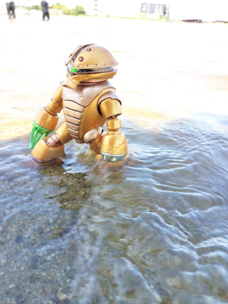 上陸場所探しちょっとセクシーグラドルっぽいアングル。センターのアーマーがハイレグ水着（死語）っぽい？！