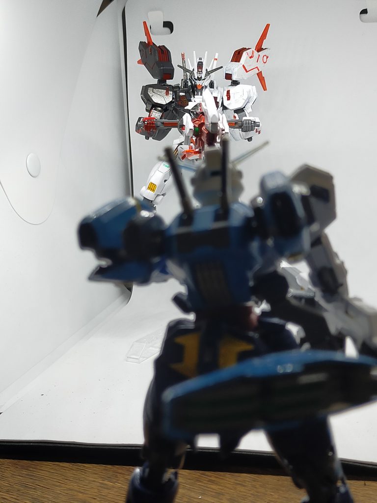 スレッタ「エリクト、止めに来たよ！」エリクト「スレッタは本当に馬鹿だなぁ…」エアリアルと対峙する機体の状態は次回判明。