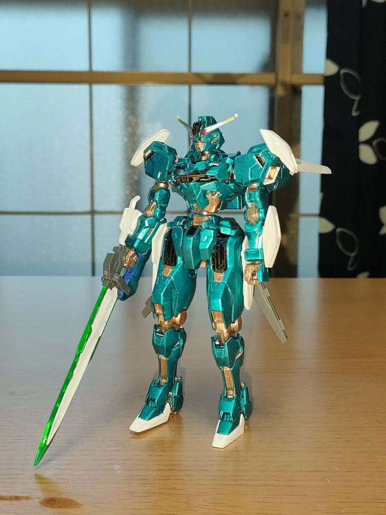 高性能MSで戦闘サポートAIも搭載。戦術ナビをしてくれるが、人口密集地帯を索敵して避けたり余波を受けない配置や武装チョイスをしてくれる。前の男性パイロットの人命保護を受けて経験を積んだからであり、乗ったスレッタも「その男性パイロット好きだったんですか?」と聞くが、はぐらかされてしまった。