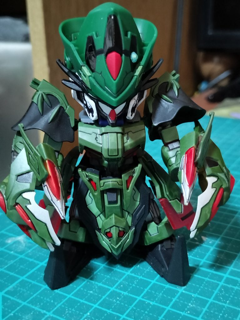 機体色は，キットのグリーンはそのままに，ザクグリーン１と２でまとめ，赤を挿し色に。クローや触手はシルバーに塗装しました。