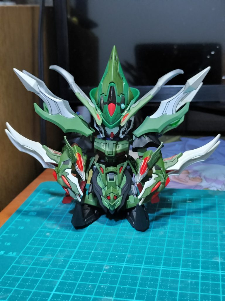 激高時の戦闘形態。マスクを外しても，正面からだとガンダムアイが見えません。クトゥルフ神話の神に恥じない，ゲテモノ感と強者感が出せたので満足です。ご覧いただき，ありがとうございました。