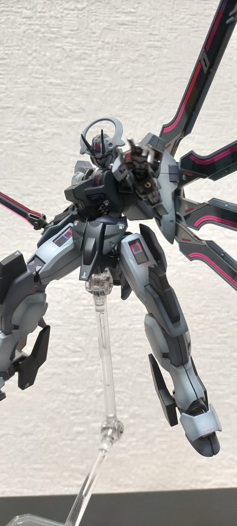 グレーとブラックは類似色で２色ずつ作って塗分けました。