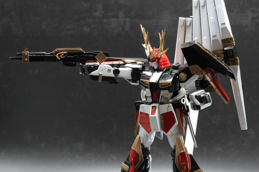 種子島はBB戦士版の造形を意識して、プラ板を使用し改造しました。火縄銃っぽい造形を意識しています。