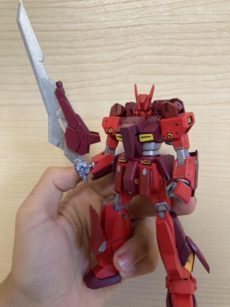 Hi-νガンダムブレイブの剣を塗装して装備できるようにしている