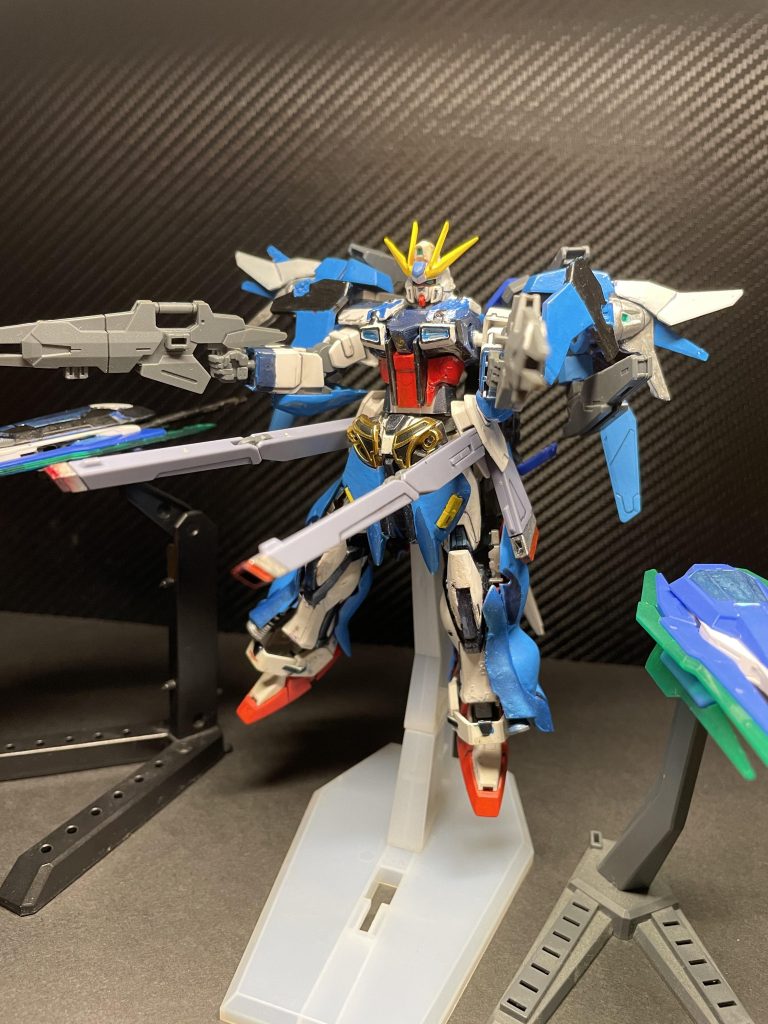 「ハイパーショット」:背部に装着されたGNバスターソードとGNスタービット(合体)をビットとして使い、ライフル・腰部レールガン・背部レールガンを一斉に放つ