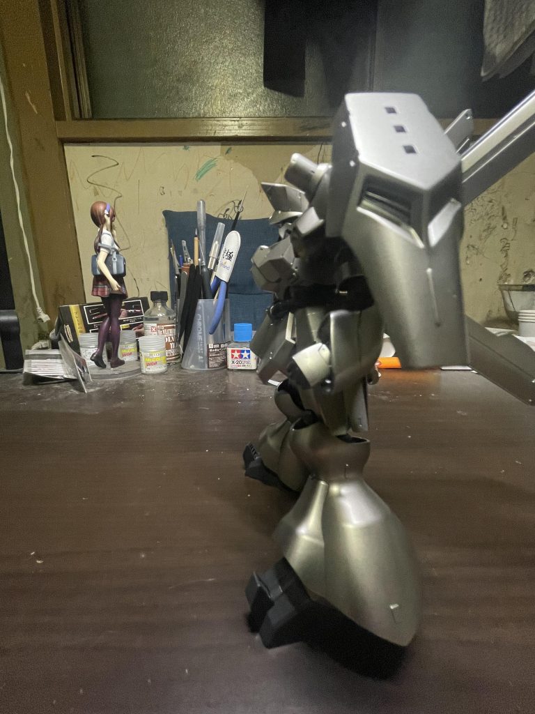 横から、ファンネルは最初12機のつもりでしたが、それぞれのキットで大きさが違ったので、ヤクトドーガのを無しにしました。