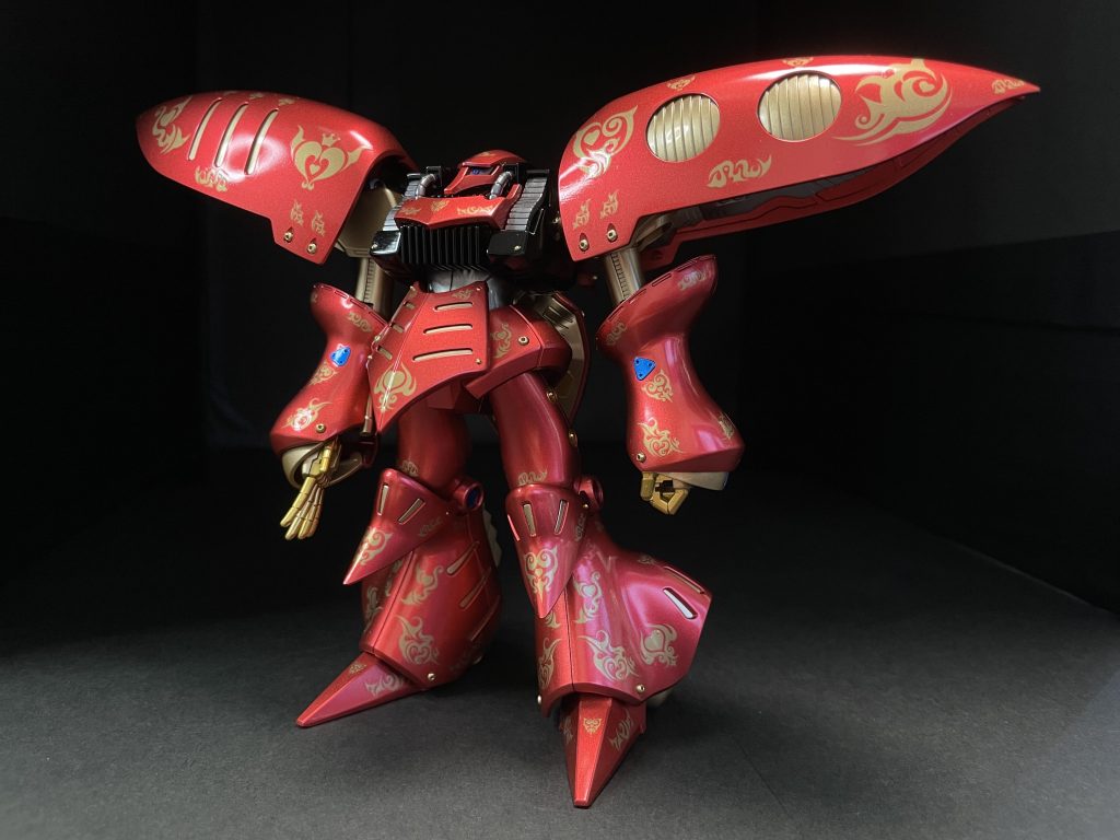 塗装に使用した色は、プライマリーメタリックレッド、Ex- ゴールド、スターブライトゴールド、プリズムブルーブラック、フレームメタリック1などです。