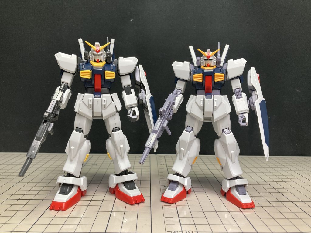 元キット二種左が旧HGUC、右がREVIVE版見比べてみるとかなり違うのが分かります