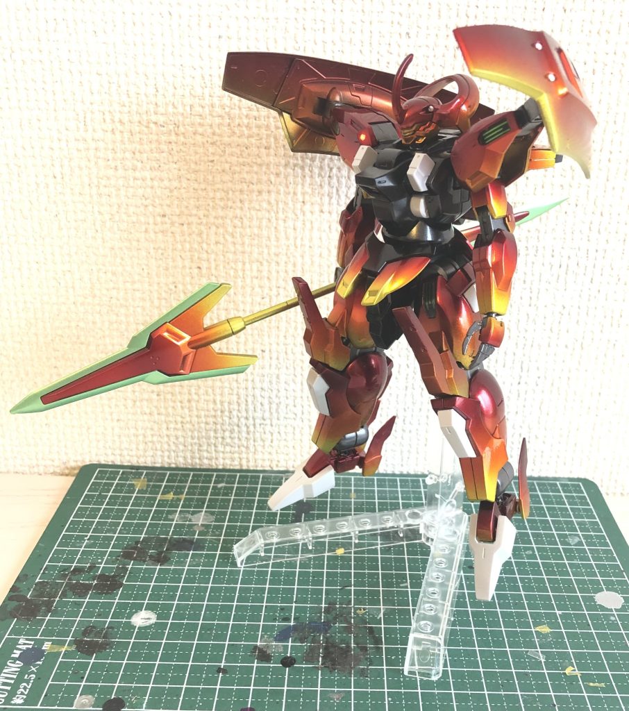 赤、橙、黄色の三色のグラデーション