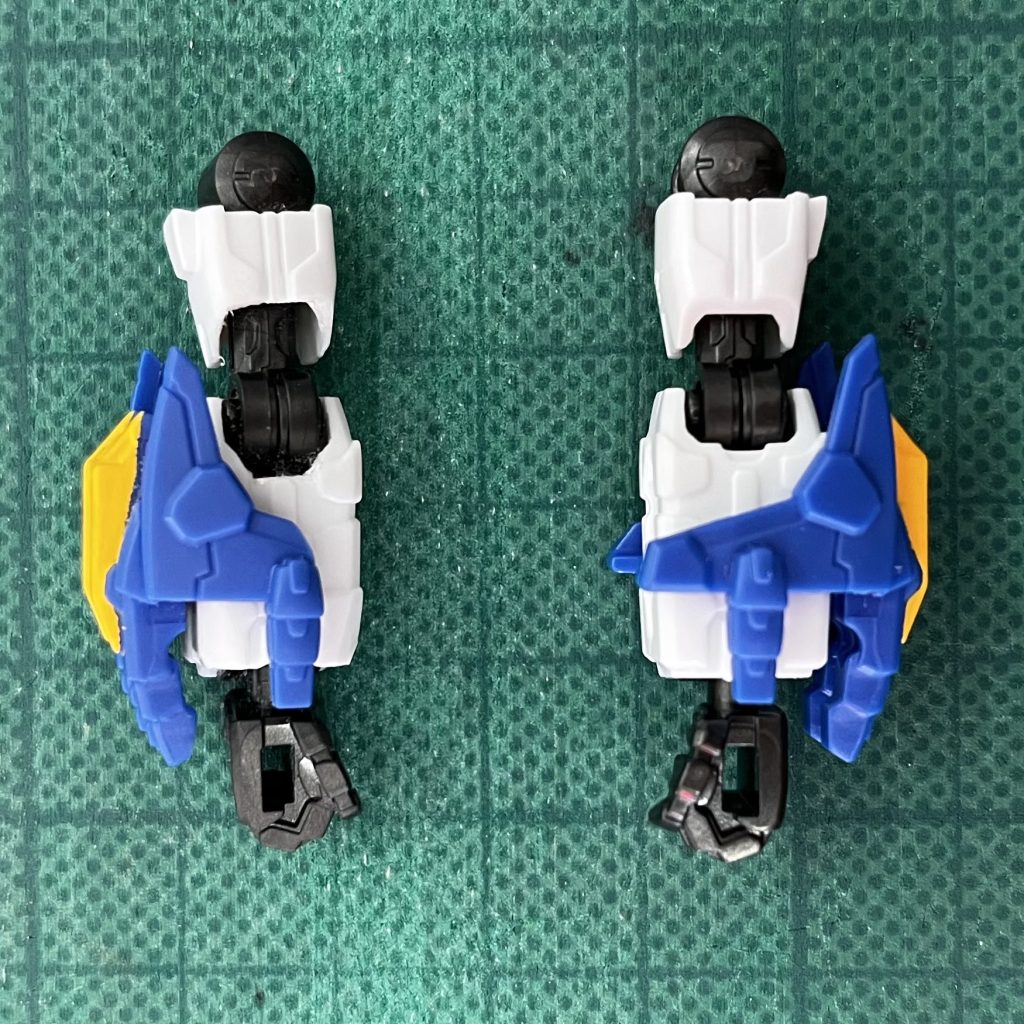 グローブ型の第2の手は余分な部分をカットして裏側を削りフィット感をアップ。取って付けた感を解消しました。