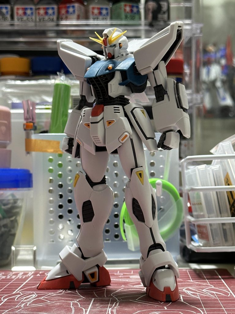 素組みした本体。（顔は改修後）これはこれで決まってますが、肩が大きい印象。