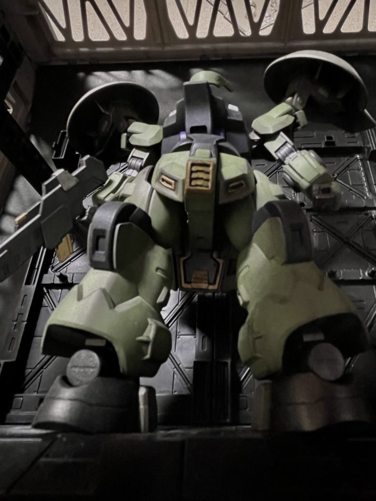 顔が見えない。