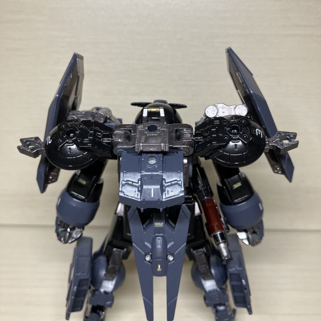 バックパックレドームっぽくていいかなという理由で30mmのロイロイを改造したものが付いています