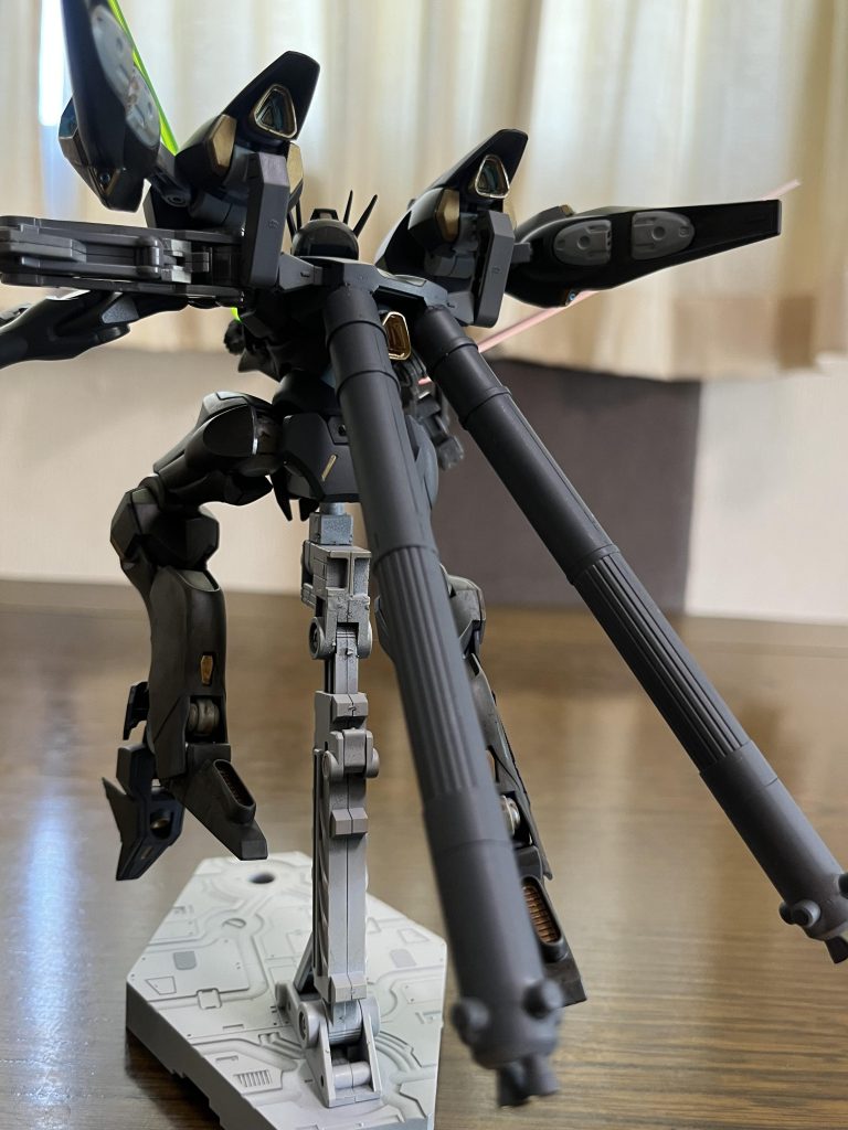 プロペラントタンクがかなりデカいですね。修正が必要です