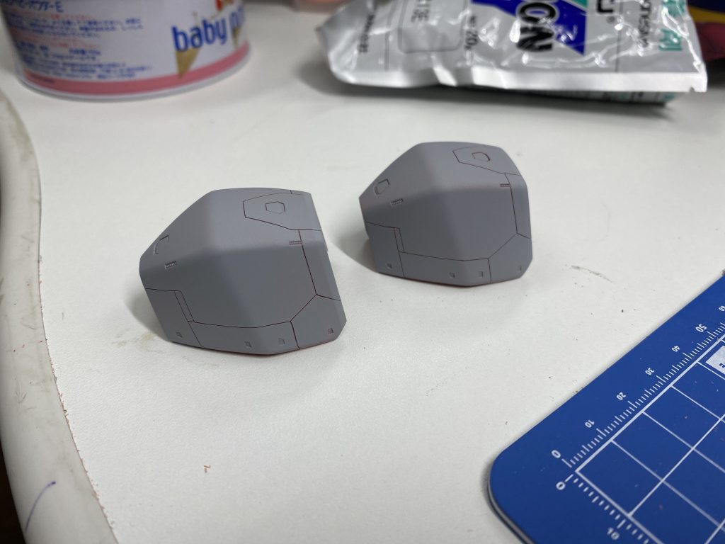 全体的にスジボリ、オレンジチップ、塗り分けでディティールアップしています。