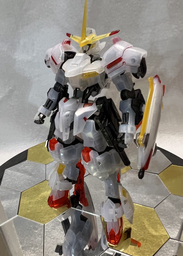 シールを使う箇所は黒はヘビーガンメタリック赤はロイヤルメタレッドを使用あとはモールドにシャインシルバーで墨入れ