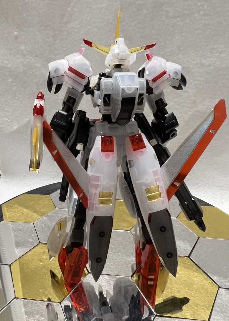 同じく黄色はイエローゴールドウィングのでっかい白シールはシャインシルバーをエアブラシシステムで