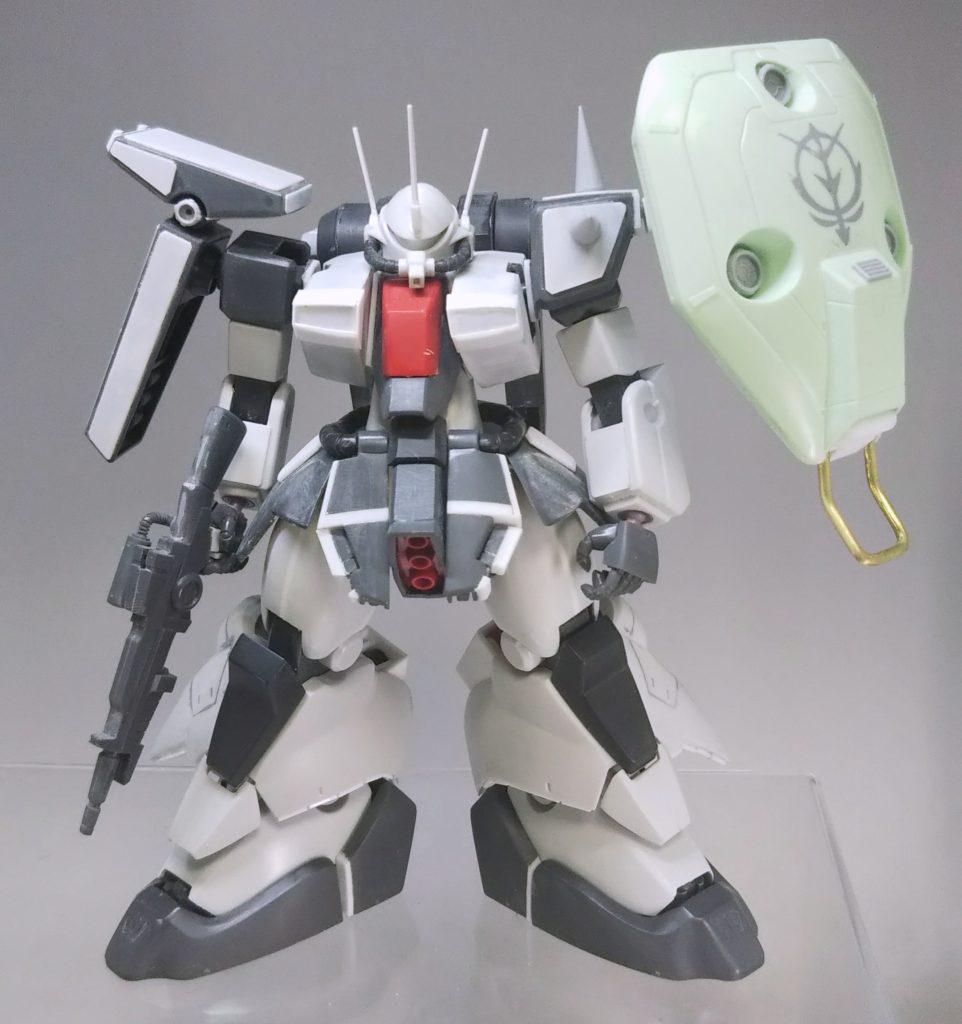 旧キットのハンマハンマの盾を取り付けて…。