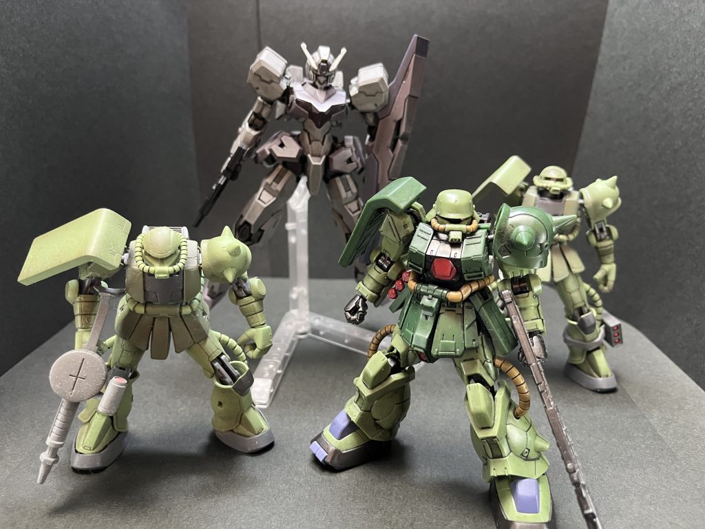 〜リ・ホーム ブリッジ〜樹里『な、なんでザクとか関係なさそうな機体までいるの?プロフェッサー『恐らく修理や再利用ね。キングオブハートと宇宙の騎士が突破していったんだもの。向こうも戦力にあまり余裕がないんでしょ。