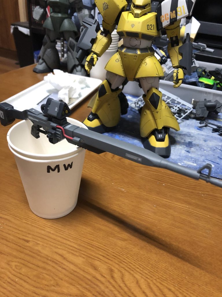 スナイパーライフルは漫画を見ながら雰囲気で作成しました、やっぱりスコープが苦戦しました。レンズはクリアイエローで塗装しています。