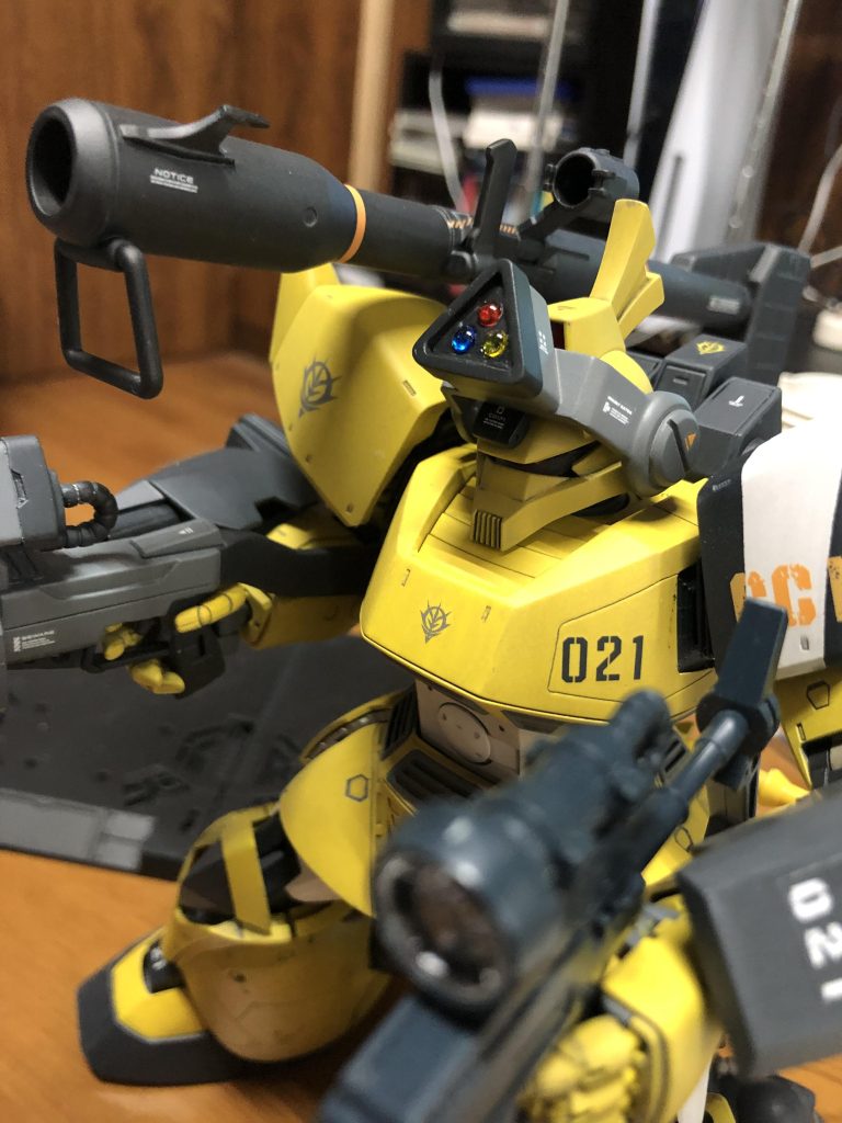 ゴーグルはネオジム磁石で脱着可能ですレンズは信号機カラーで各クリアカラーです。