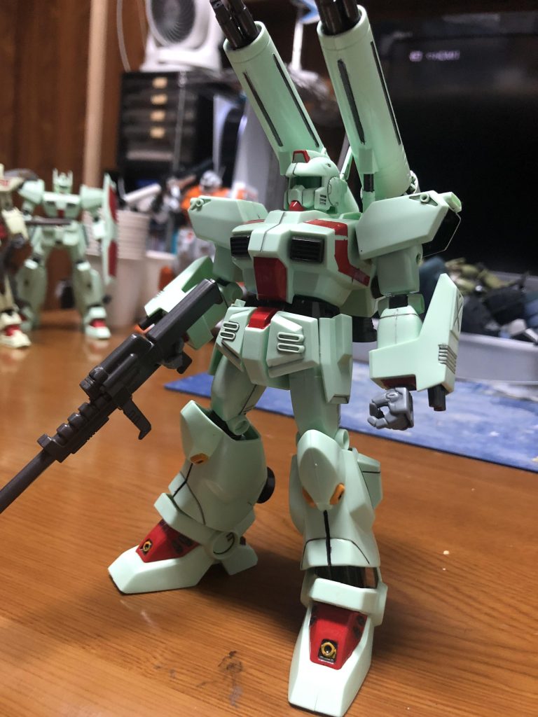 F71 Gキャノンです。コイツはジム系統じゃなかった気がするけどジム顔なんでw筆塗り部分塗装です、この辺はバーディガンと同じ時期だと思います。