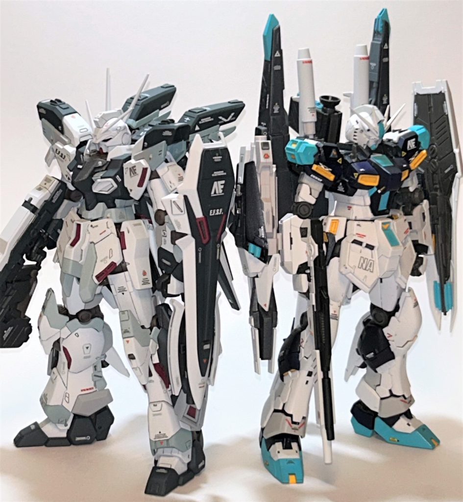 前作「量産型νガンダム(試作機)」と。RGベースの機体と並べても見劣りしないように,モールド(ケガキ&市販)やプラ板の追加,細かな塗分けをして情報量を増やしましたが,最終的には水転写式デカールに頼りました(笑)デカール貼りはまだまだ全然下手ですが,やっぱり「楽しい!」ので,ついつい増えてしまいます。