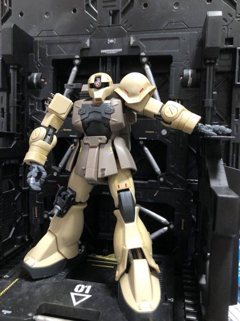 まだウェザリングをしていないのでツヤツヤです。