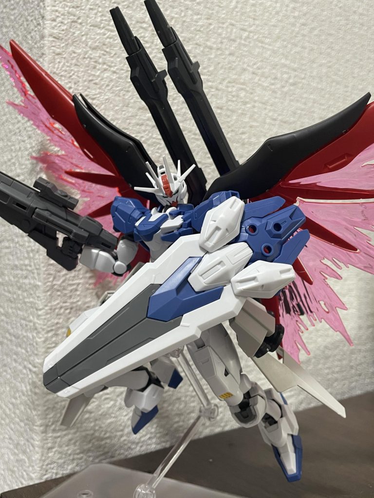 ミキシングA案です。デスティニーのバックパックにリゼルのライフルを装着した案です。