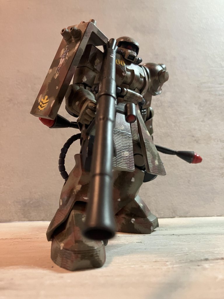 漫画家、近藤和久さんの描くザクをイメージして制作しました