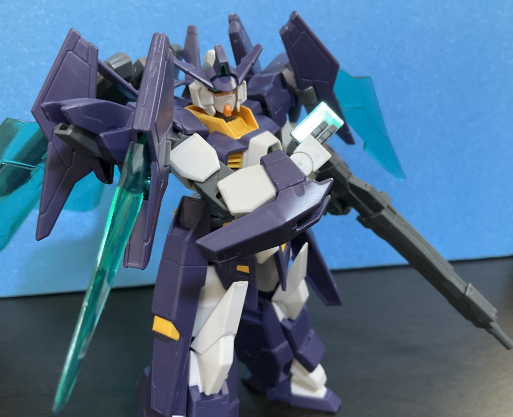 アニメ最終回にて、一人別ゲー(本当の意味で)を始めたところのシーンの再現。照明のおかげで、何もせずともカードが光りました。カッケぇ。